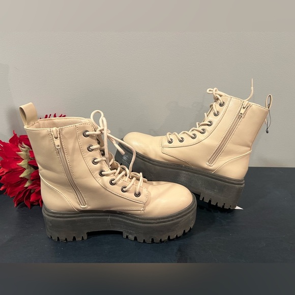 Forever 21 Chunky Platform Combat Boots Beige/Size 6 - Picture 8 of 10